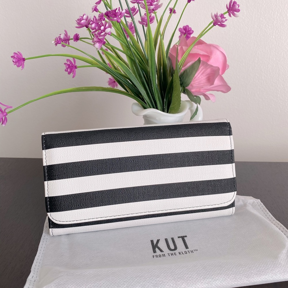 NWT, Kut from the Kloth, Black & White Wallet